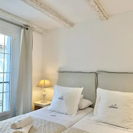 Old Town Modern Flat, 4 Minutes From Beach - Eaw Homes-2