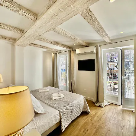 Old Town Modern Flat, 4 Minutes From Beach - Eaw Homes-3