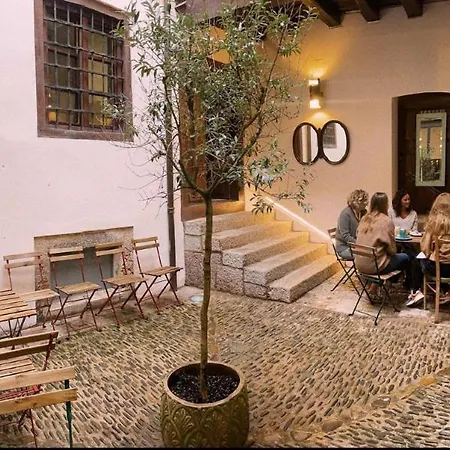 Quartier Leon Hostel Jabalquinto-3