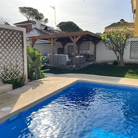 Chalet Ciudad Ducal con piscina y jardin-2