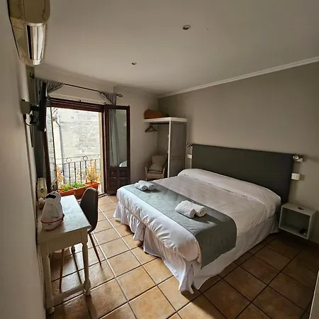 Hostal La Campana-2