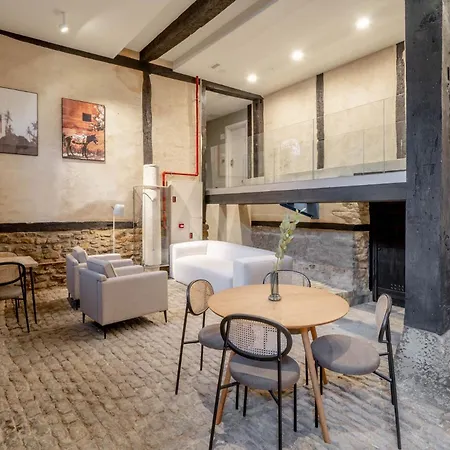 Limehome Vitoria Palacio de los Álava-Velasco-3