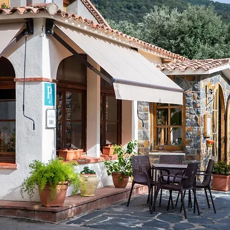 Hostal Montserrat-3