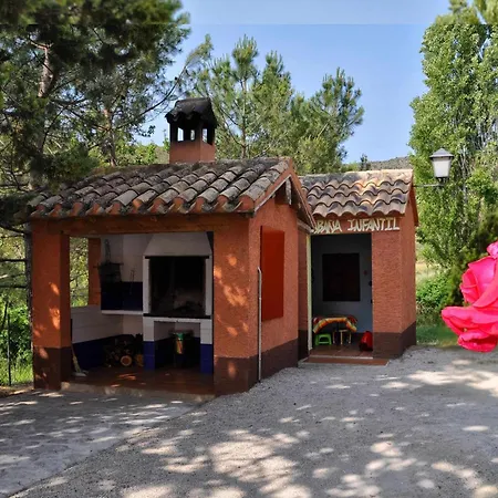 Casa rural El Salero Piscina campo de fútbol y voley chimenea barbacoa-3