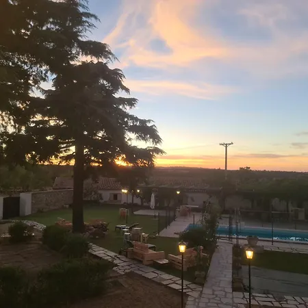 CASA RURAL PALACIO CONDE DE ALDANA con piscina entre encinares y dehesas-3