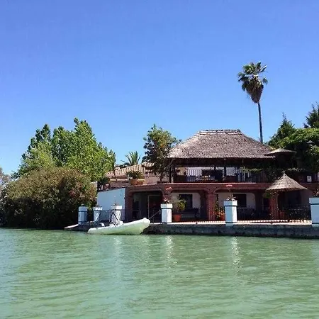 Espectacular casa con embarcadero-2