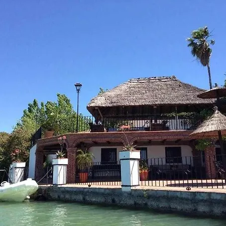 Espectacular casa con embarcadero-3
