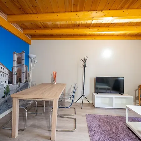 Apartamentos Go - Leopoldo Cano Center-3