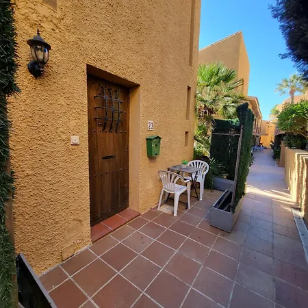 Beach Bungalow Port,Free Parking-3