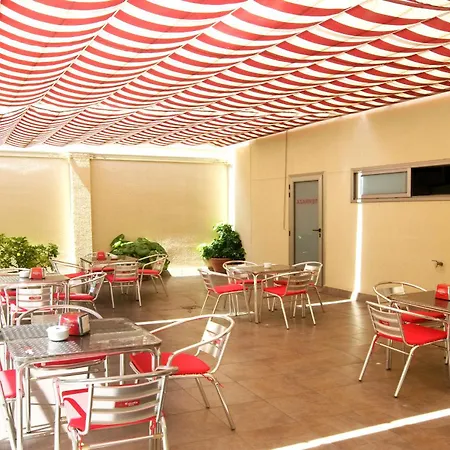 Hotel Ciutat De Sant Adria-2