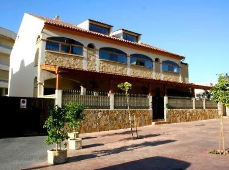 Apartamentos María Del Carmen-3