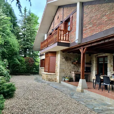 Caserio Arrigorri excelente ubicación jardín con BBQ perfecto para grupos-2