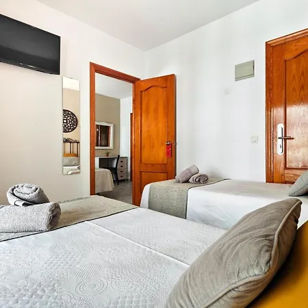 Azuline Hostal Dinamarca-2