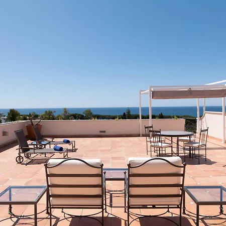 Apartamentos Guadalpin Suites-3