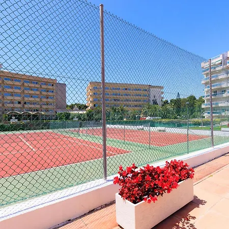 Uhc Larimar Family Complex-2