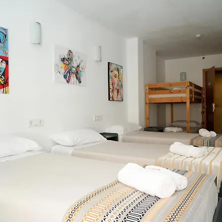 New Art Beach Hostel- Albergue Juvenil-3