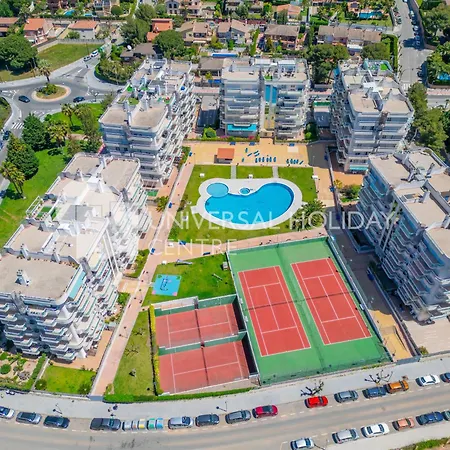 Uhc Larimar Family Complex-3