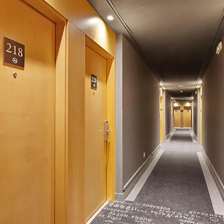 B&B Hotel Girona 3-3