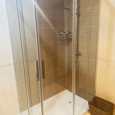 Apartamento En Primera Linea De Playa Riazor-3