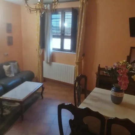 Apartamentos Turísticos Villa y Corte-3