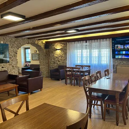 Hotel-Restaurante La Quadra-3
