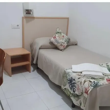 Hostal Alhambra Tarragona-3