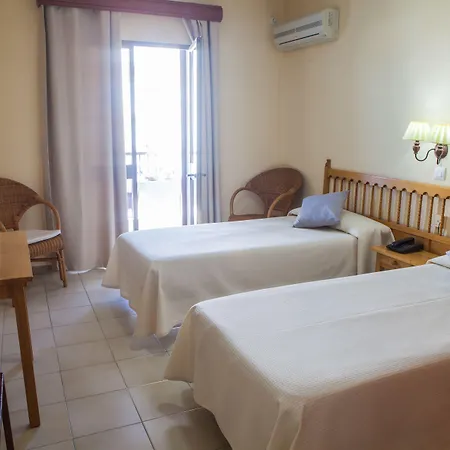 Hotel Tres Jotas Conil-3