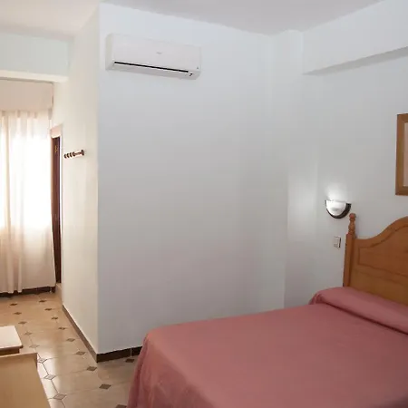 Hostal Paris-3