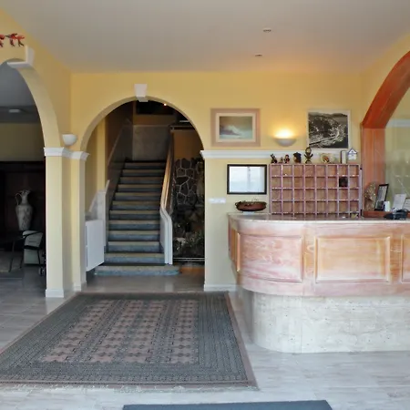 Hotel Rompeolas-3