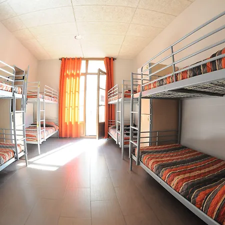 Be Zaragoza Hostel-2