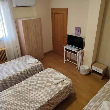 Hostal Hernan Cortes-2