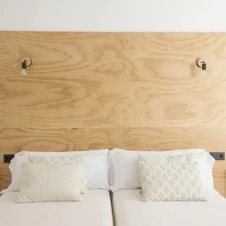 Forenna Hostel (Adults Only)-3