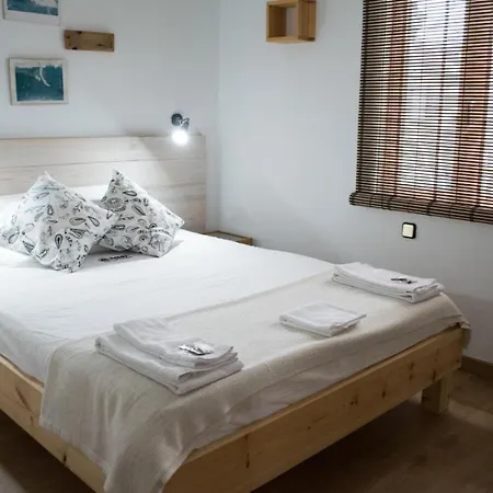 Latas Surf Lodge-2
