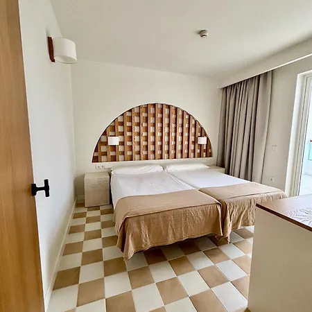 Neptuno Suites - Adults Only-3