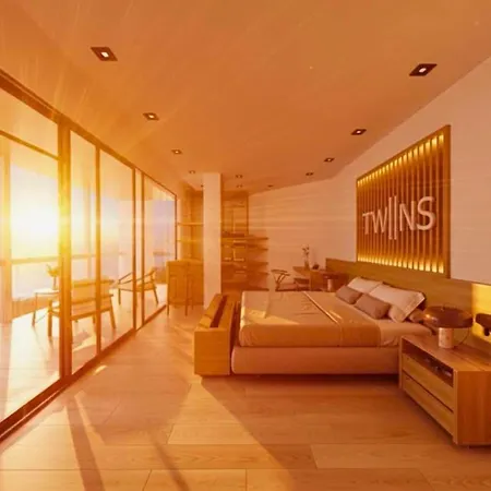 The Ibiza Twiins - 4* Sup-2