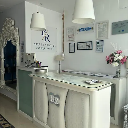 Apartahotel Rompeolas-3