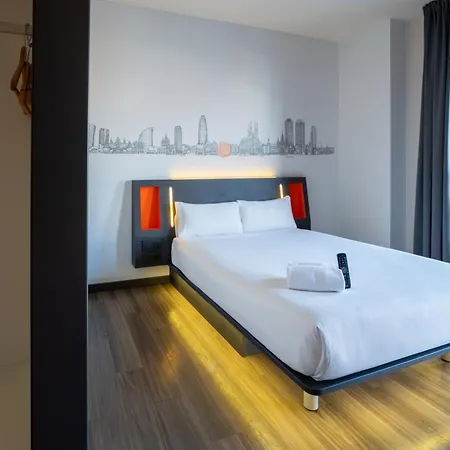 Easyhotel Barcelona Fira-3