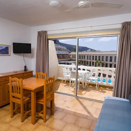 Apartamentos Charco del Conde-3