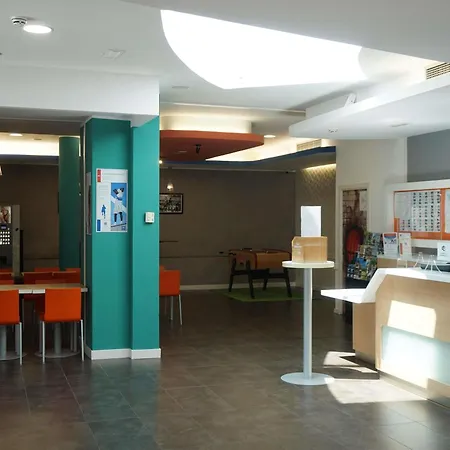 Ibis Budget Girona Costa Brava-3