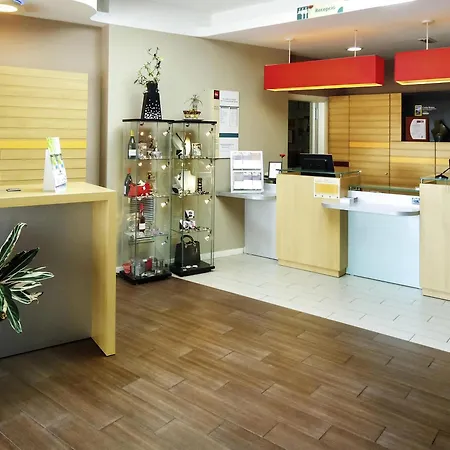 Ibis Girona-2