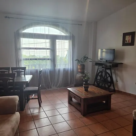 Apartamentos&Casa Rural Boada con Jardin Interior y Barbacoa-2