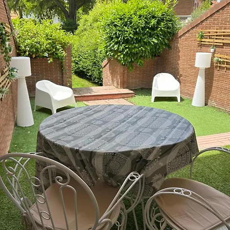 Alojamientos Castellana Jardín 1 y 2 PARKING Y PISCINA GRATIS!!-2