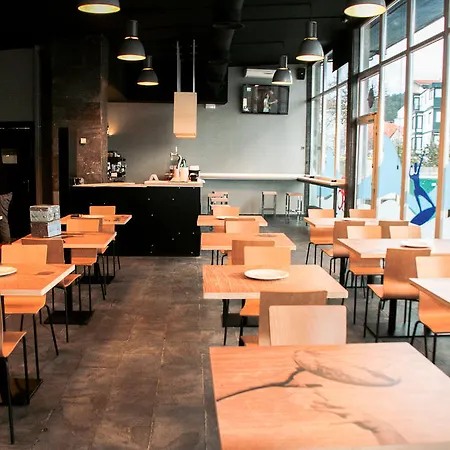 Mundaka Hostel & Sports Cafe-3