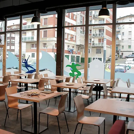 Mundaka Hostel & Sports Cafe-2