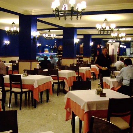 Hostal Restaurante El Cazador-3
