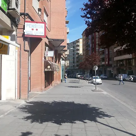 Hotel Pension Mode Lleida-3