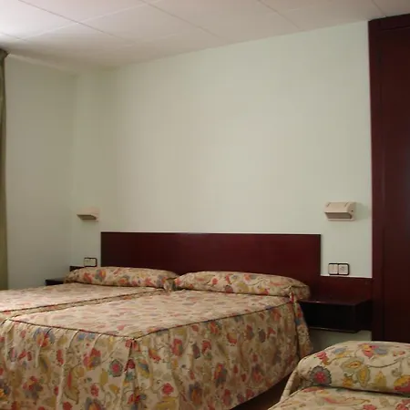 Hostal Del Ripolles-2