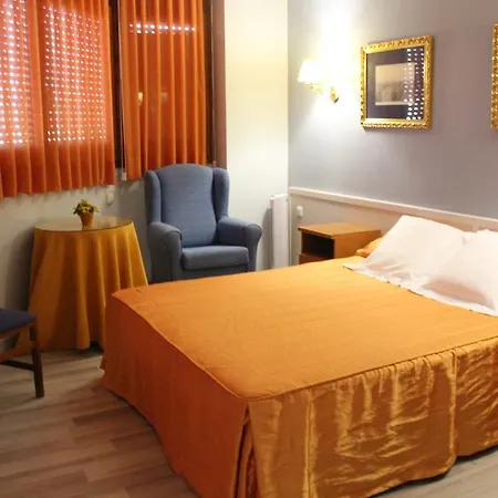 Hostal Montserrat-3