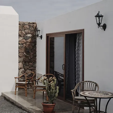 Hotelito Rural Flor de Timanfaya-3