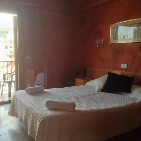 Hostal La Marina-3